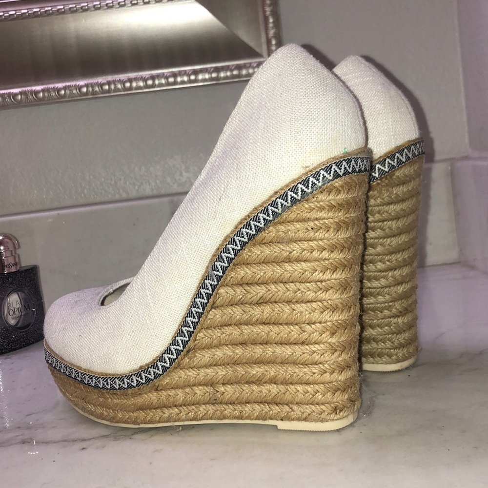 call it spring white canvas heels size 8!!! - Picture 3 of 3